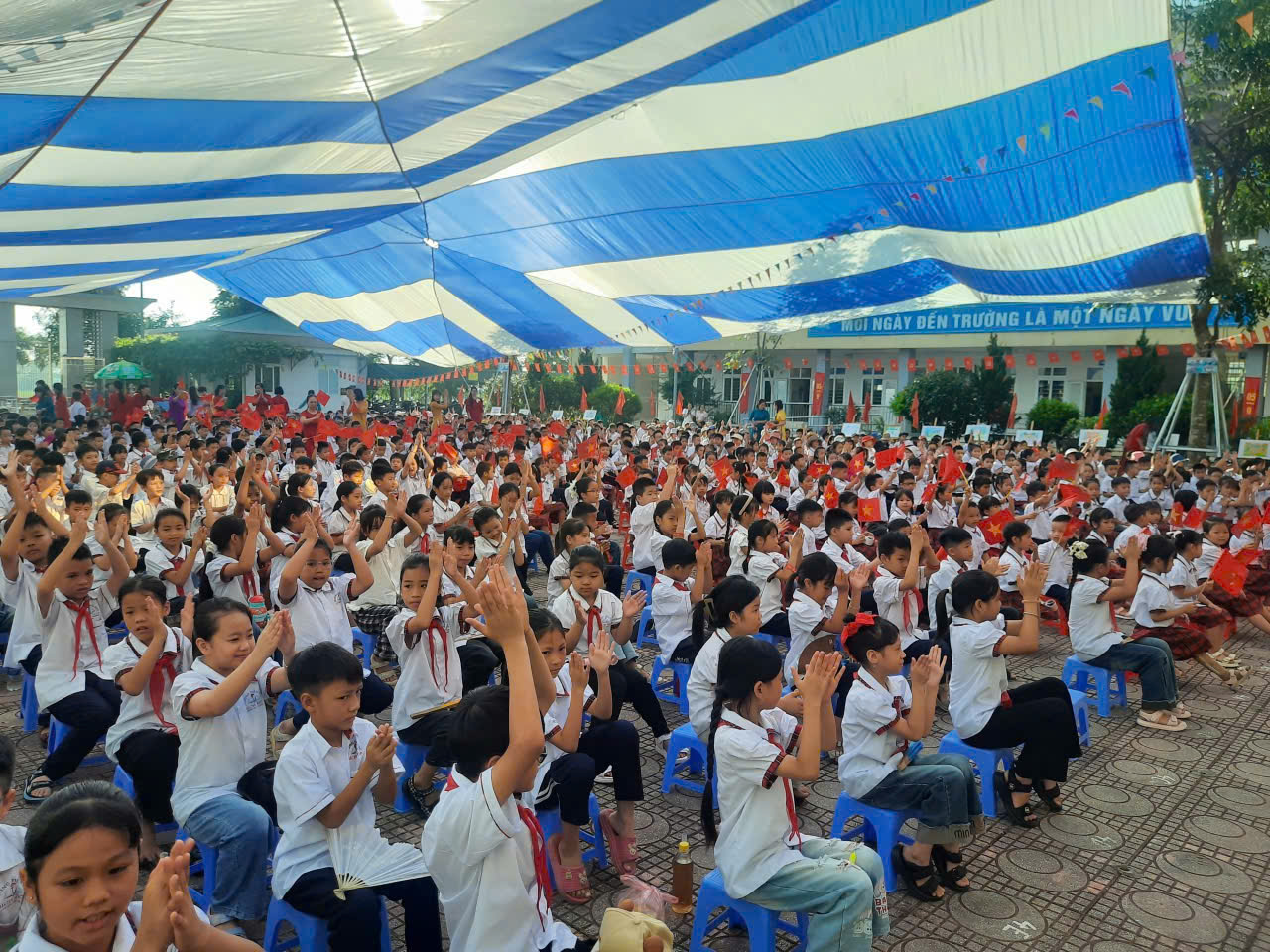 TƯNG BỪNG LỄ KHAI GIẢNG NĂM HỌC 2025-2026