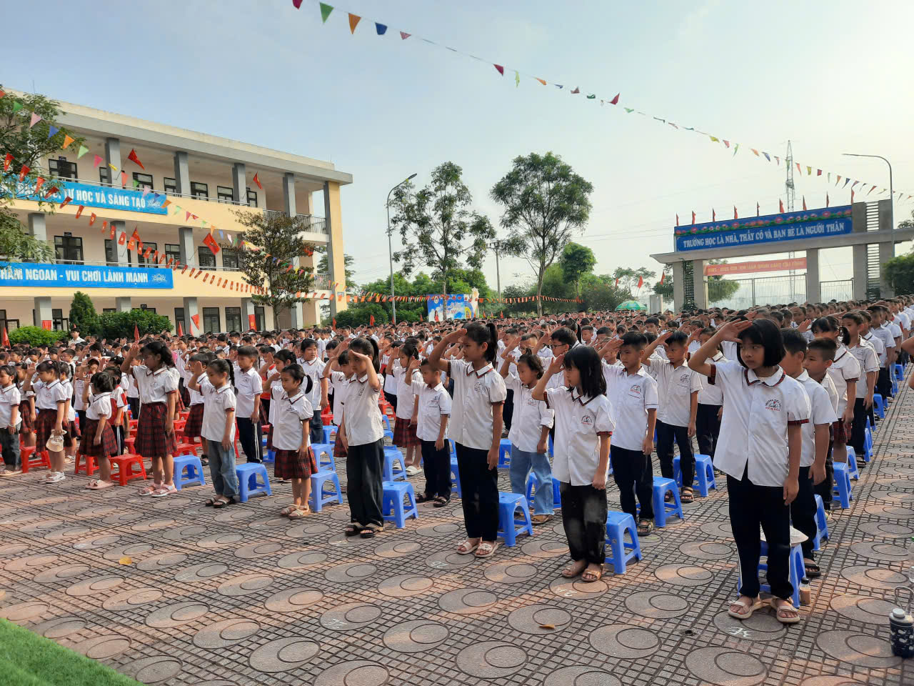 SINH HOẠT DƯỚI CỜ TUẦN 3 CHUYÊN ĐỀ: TUYÊN TRUYỀN AN TOÀN GIAO THÔNG