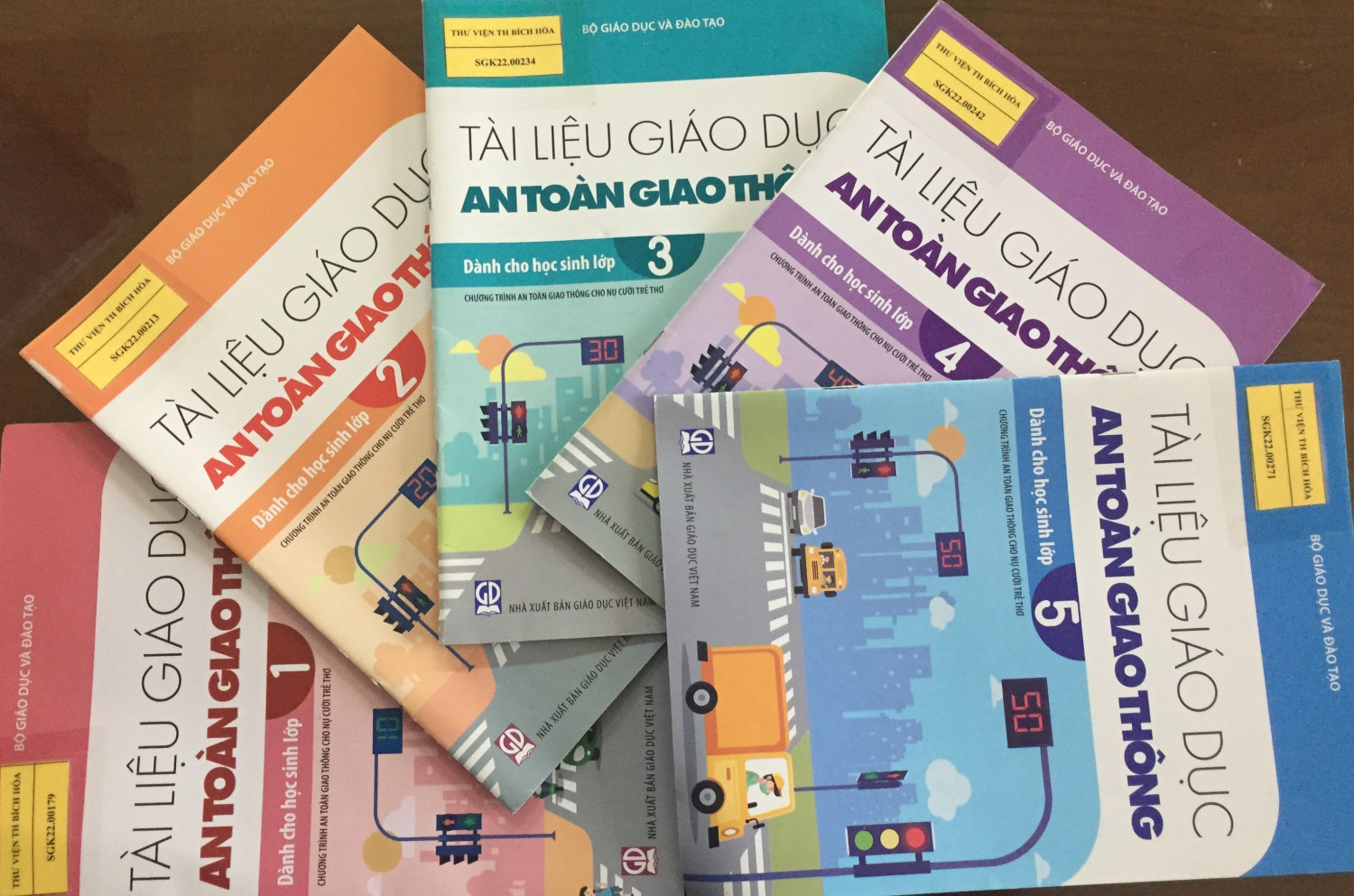 BÀI GIỚI THIỆU SÁCH THÁNG 9