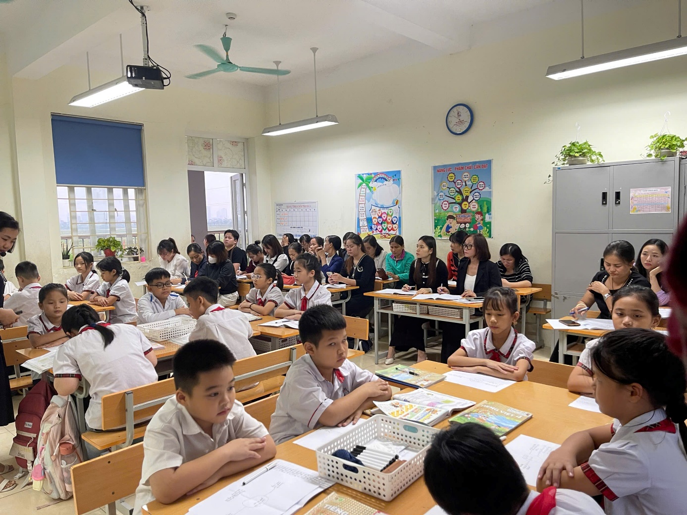 SÔI NỔI CHUYÊN ĐỀ “DẠY NÓI VÀ NGHE TRONG CHƯƠNG TRÌNH MÔN  TIẾNG VIỆT Ở TIỂU HỌC”