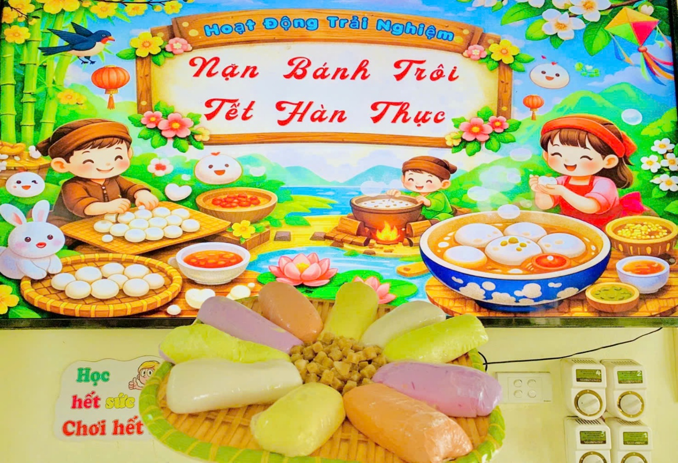 SÔI NỔI KHÔNG KHÍ TẾT HÀN THỰC “SIÊU HOT”  TẠI TRƯỜNG TIỂU HỌC BÍCH HÒA
